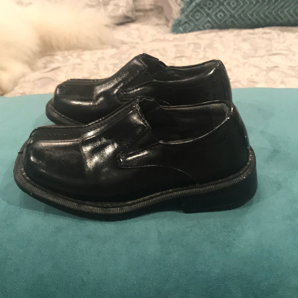 Toddler Black Slip-On Dress Shoes | size 6